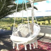 Silla colgante para leer al aire libre